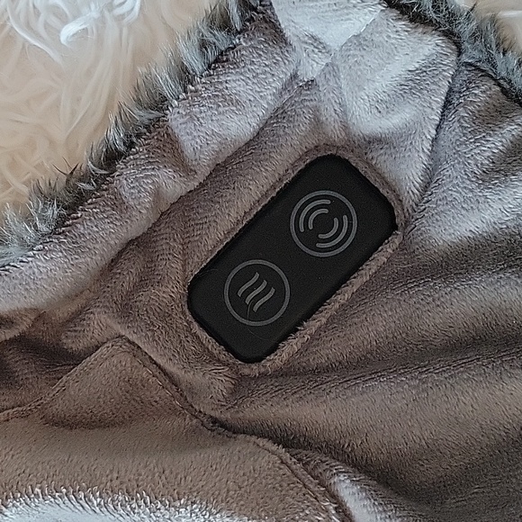 Heated shawl with hood and shoulder massager. - Picture 3 of 3